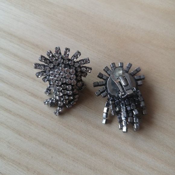 Stella & Dot Crystal Burst earrings - Picture 3 of 3